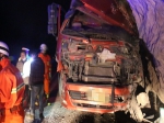 化隆拉木峡货车撞山一人被困 多亏了这位热心人…… - Qhnews.Com