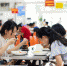 午饭时间，江西财大的学生在食堂用餐。（江西财经大学摄影学会/摄） - 青海热线