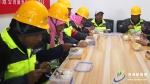 西宁城中区环卫工人每天吃上热腾腾的“阳光午餐” - Qhnews.Com