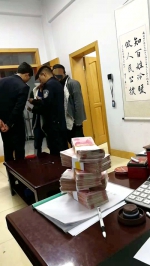 同仁县人民法院执行法官加班加点执行案件 - 法院