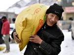 风雪中传递温暖的力量——记青海干部群众抗击玉树雪灾 - Qhnews.Com