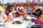 700余名绣娘齐聚夏都 展示指尖上的青海 - Qhnews.Com
